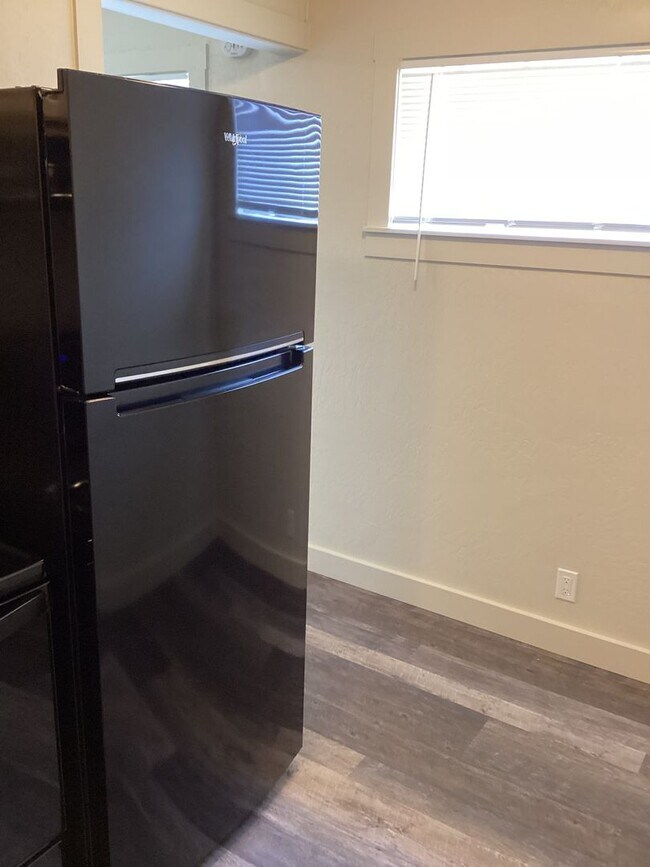 Photo - Newly Remodeled Single Level Apartment in ... Unit 04