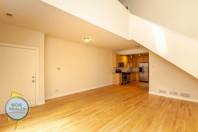 Photo - 3347 N Clark St