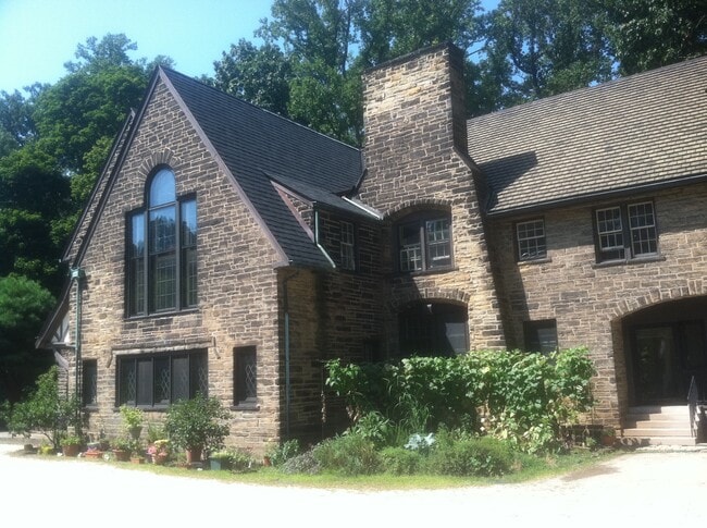 Building Photo - 291 Corning Dr Rental