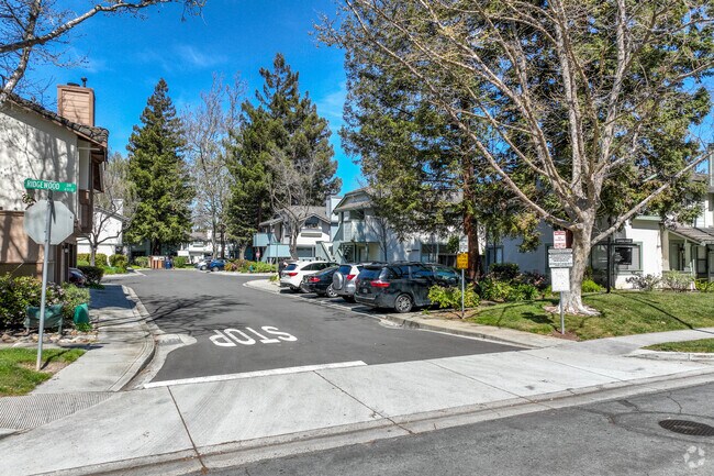 Entrada del edificio - Ridgewood Manor