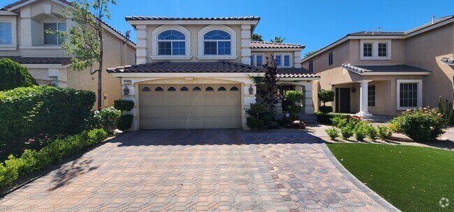 Building Photo - Stunning 2 Story in Royal Highlands Rental