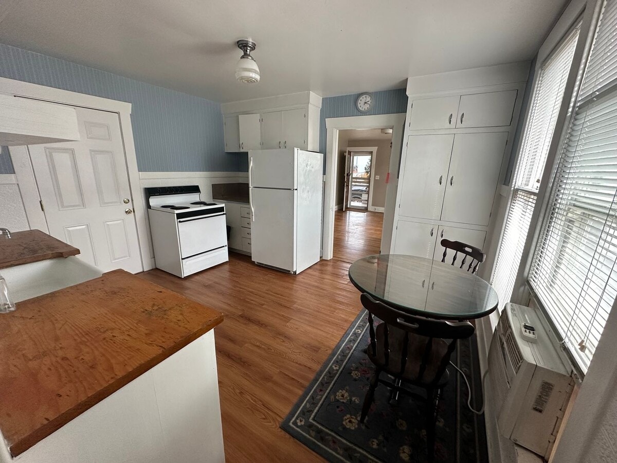 Photo - 1 bedroom/ 1 bath unit in Triplex