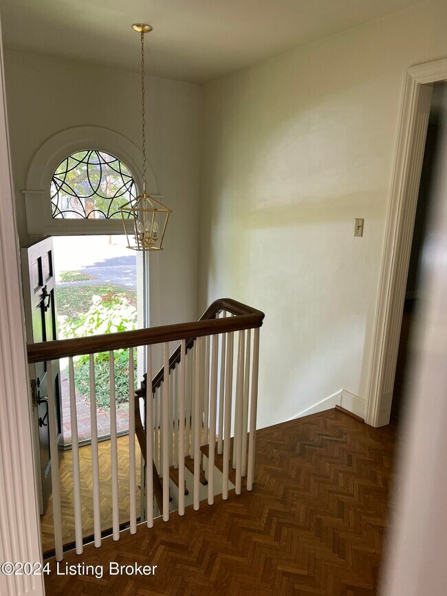 Photo - 3914 1/2 Elmwood Ave