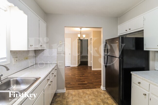 Photo - 1021 Meadowbrook Ln NW