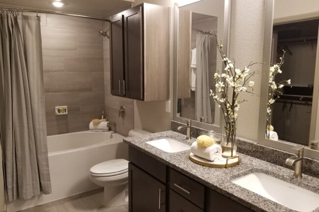 Photo - Park at Tour 18 Apartments