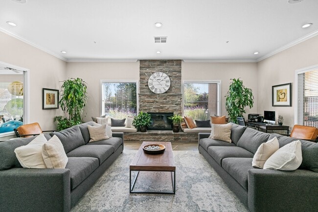 Photo - Mountain Shadows Apartments
