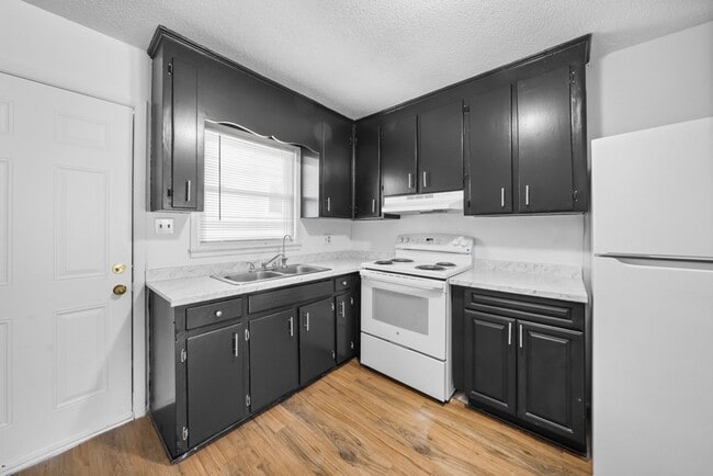 Photo - 335 Railroad St Apartment Unit KM 2bd/1ba Duplex (Bethlehem)