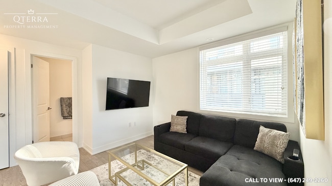 Photo - 1075 Douglas Mccurdy Cmn