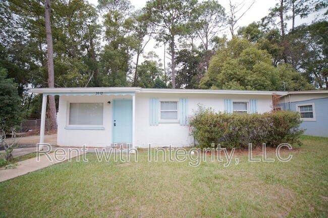 Photo - 2032 Warwick St