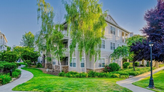 Building Photo - The Estates at Park Place Rental