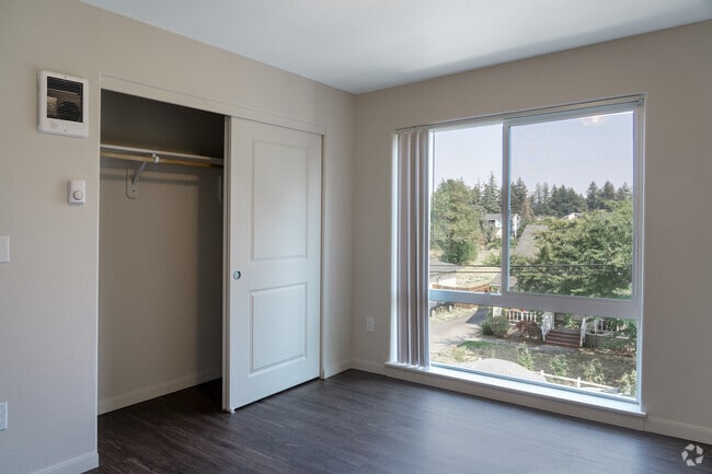 1BR, 1BA, - 695SF - Beddroom