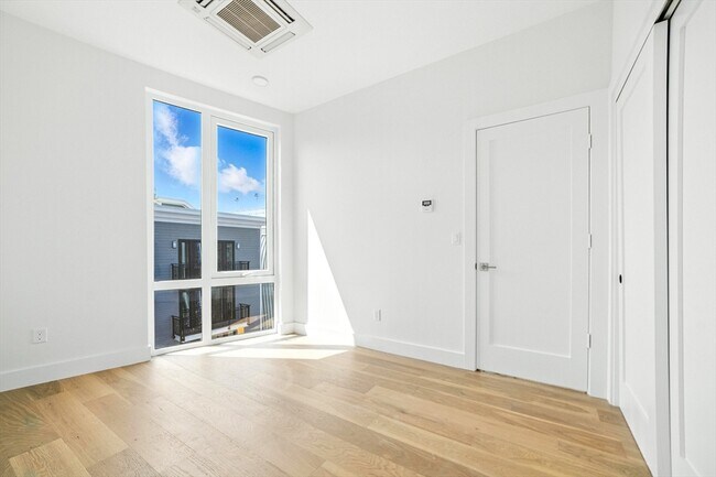 Building Photo - 38 Hichborn St Unit 203