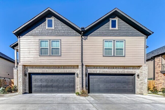 Building Photo - 4677 Bellfort Ave