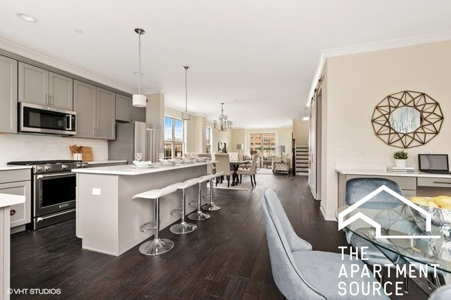 Photo - 712 Elm St Townhome