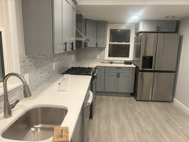 Kitchen - 14 Bridge St Apartment Unit 14 Bridge St