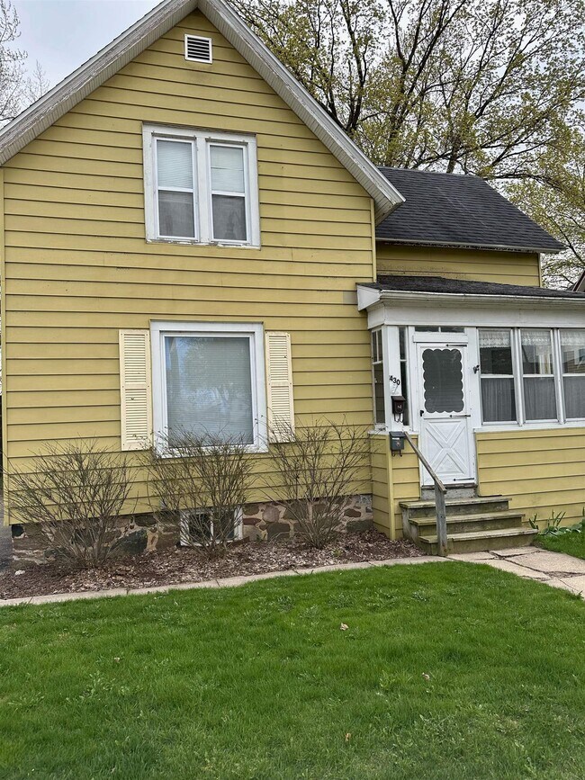 430 E Racine St Townhome Townhome Rental in Jefferson WI