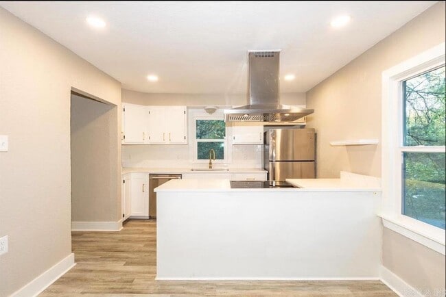 Photo - 107 N Summit St