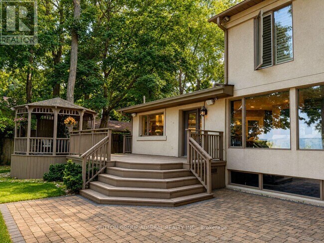 Photo - 3338 Lakeshore Rd W