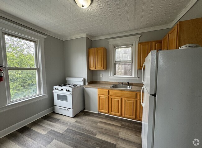 Building Photo - 93 Bayview Ave Unit 2 Rental