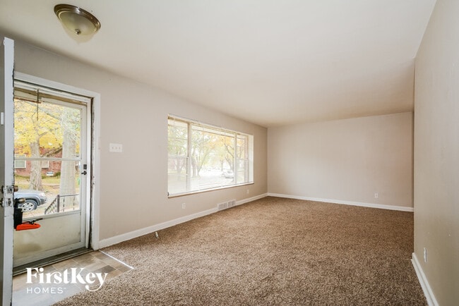 Photo - 1085 Colby Ave