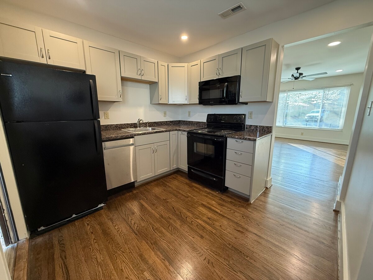 Photo - 1873 Montclaire Ln Unit 1873