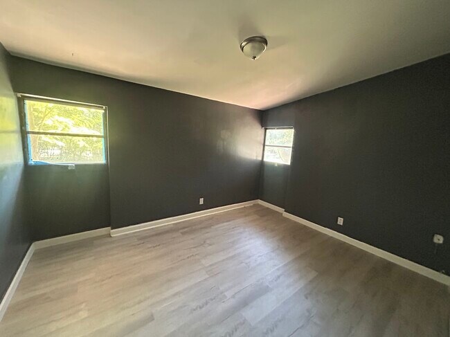 Photo - 1911 S Riverview Cir