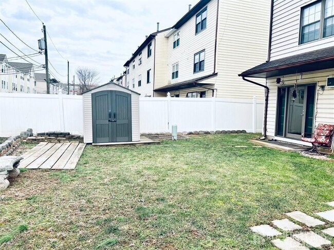 Photo - 13 Essex St