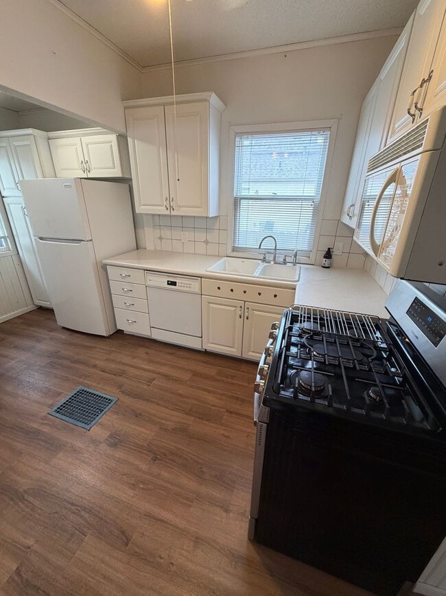 Photo - Spacious 4-Bedroom Home – Great Value in Des Moines!