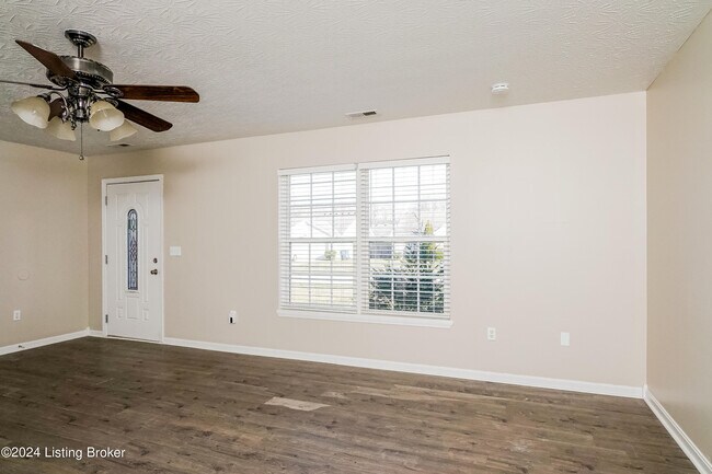 Photo - 375 Clover Cove Dr