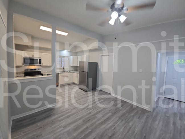 Photo - 6813 Hazen St