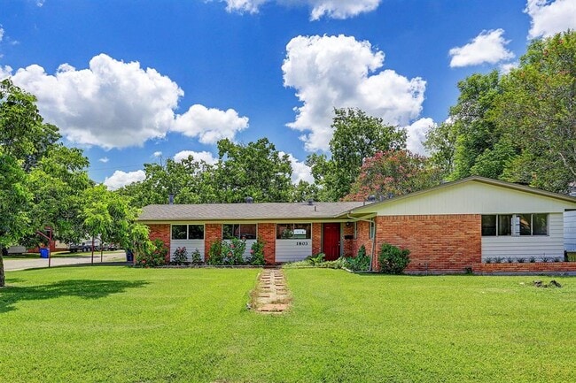 Photo - 1803 Jones St House