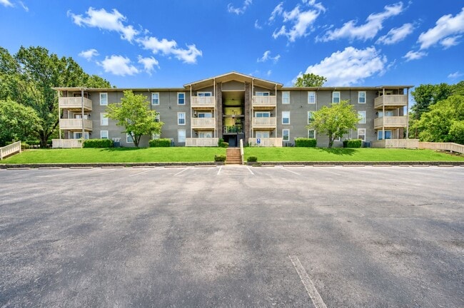 Building Photo - 709 Ashlawn Pl