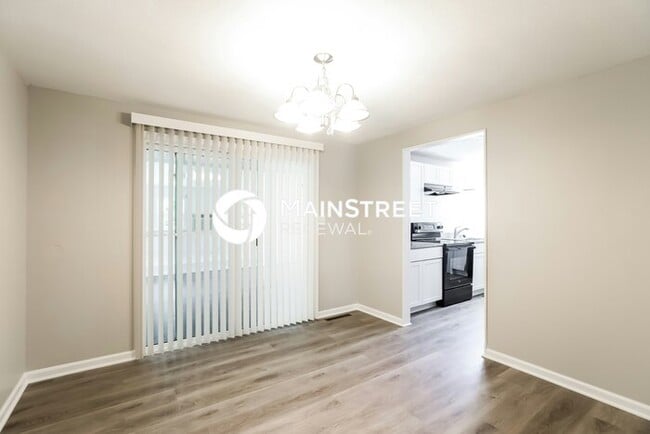 Photo - 3 Bedroom Pet-Friendly Home in Overland Park, KS with Main Street Renewal