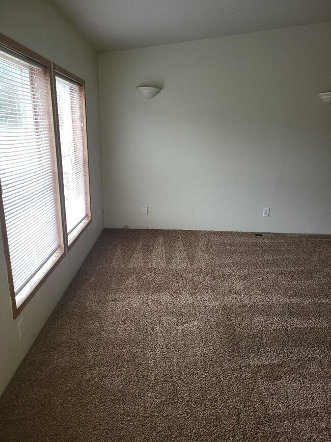 Photo - STATUS:  HOLD | R57C |  $2075