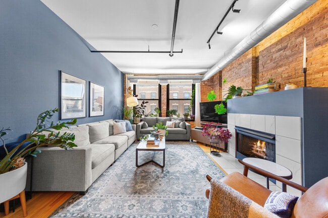 Building Photo - 3151 N Lincoln Ave Unit 322