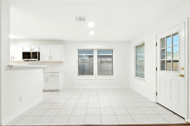 Photo - 2119 Hannover Way