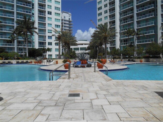 Photo - 253 NE 2nd St Unidad 3004 Rental