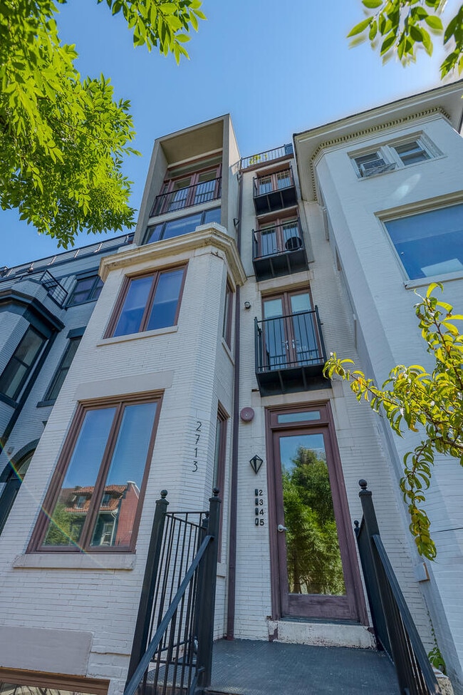 Photo - 2713 Ontario Rd NW Unit 4