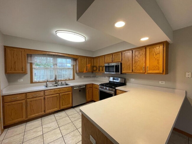 Photo - 725 Seminary Dr