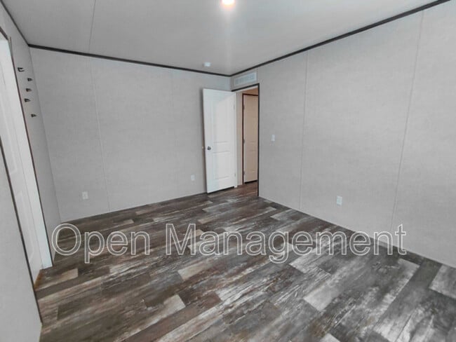 Photo - 301 Mantle Ave