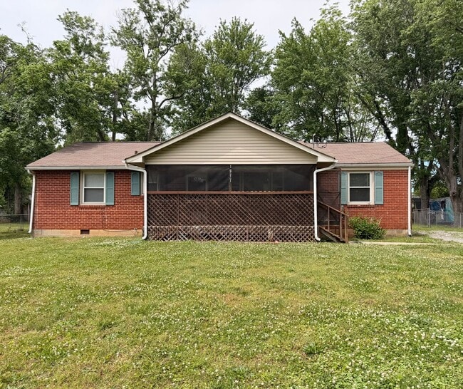 Building Photo - Available Immediately! 3 Bedroom 1 Bath + Bonus & Screened in Porch