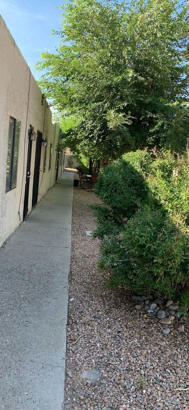Photo - 208 Mescalero Rd NW