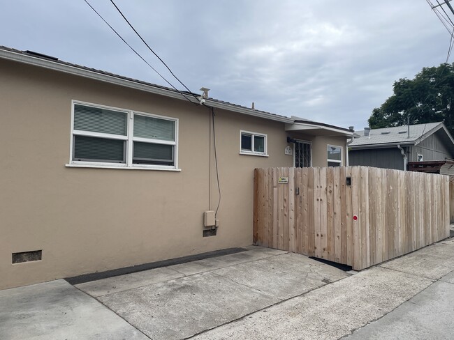 Photo - 6740 Amherst St