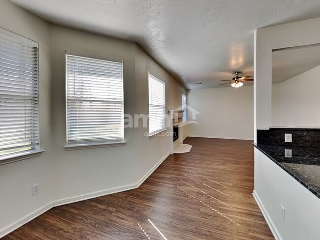 Photo - 502 Hearthstone Ct