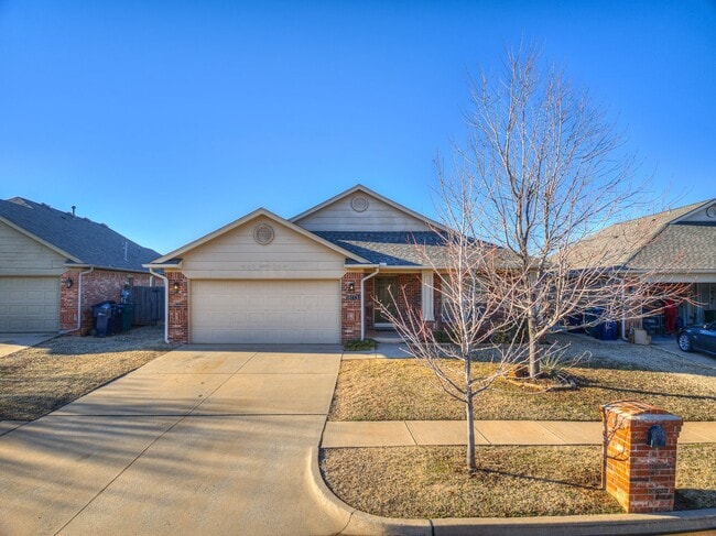 Building Photo - Updated home in Edmond + 3 bed + 2 bath