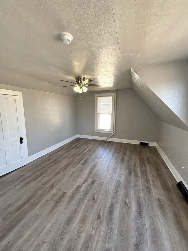 Photo - 2 Bedroom, 1 Bathroom apartment in great CF location!