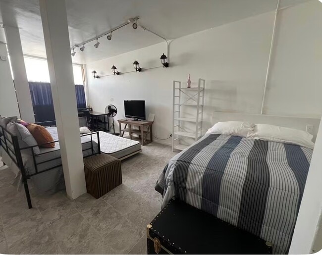 Photo - 2611 W Peterson Ave Unidad 1L