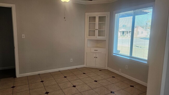 Photo - WOW!  Very Nice Updateds 3/1 Near Chestnut...