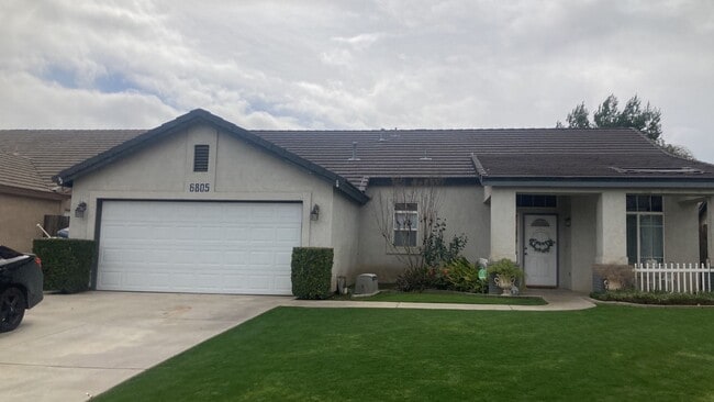 Building Photo - Coming Soon: 4-Bedroom with Pool in Southw... Rental