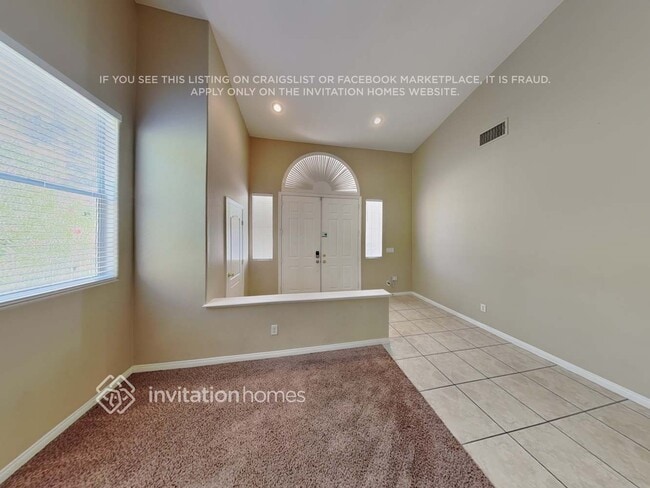Photo - 915 Golden Poppy St